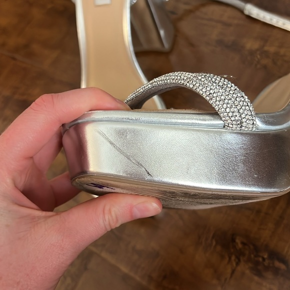 Steve Madden Metallic Sparkly Silver Lofty Block Heels - Picture 4 of 8